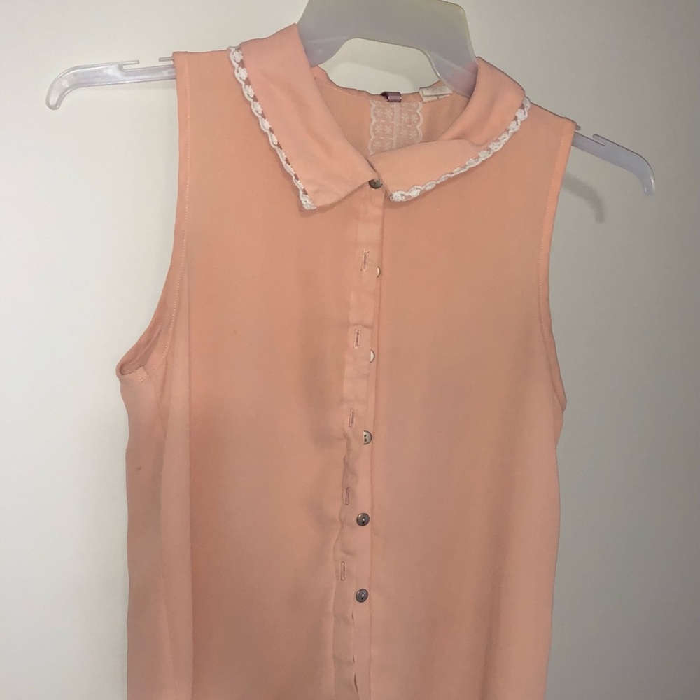 Sleeveless Button-Up Top in Blush Pink